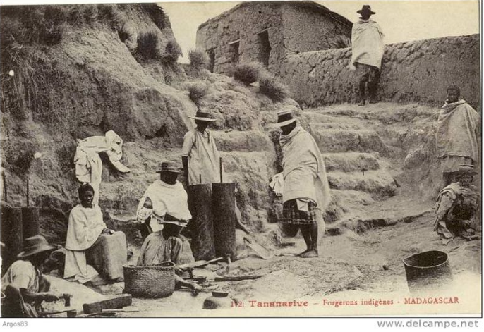 « JE SUIS LE RIZ, VOUS ÊTES L’EAU ». MADAGASCAR(3).ART DU DISCOURS ET POESIE.